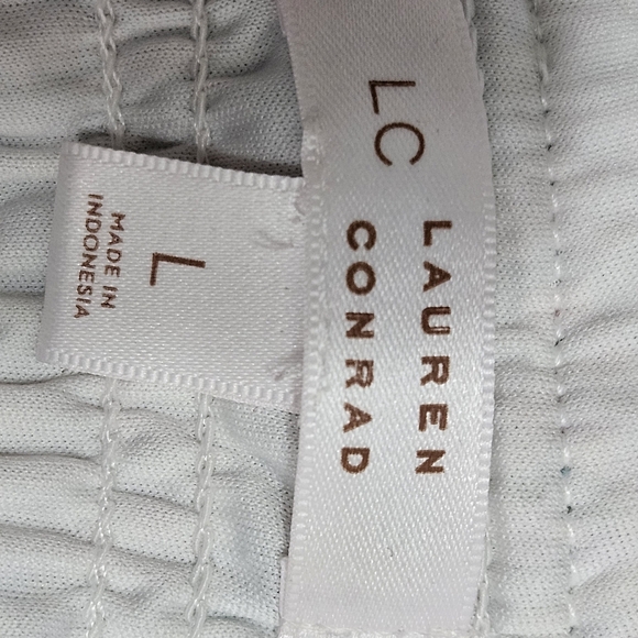 LC LAUREN CONRAD Blouse Size L Woman's Floral print. - Picture 13 of 16